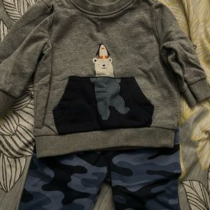 Carter’s , size 6 month, sweat suit